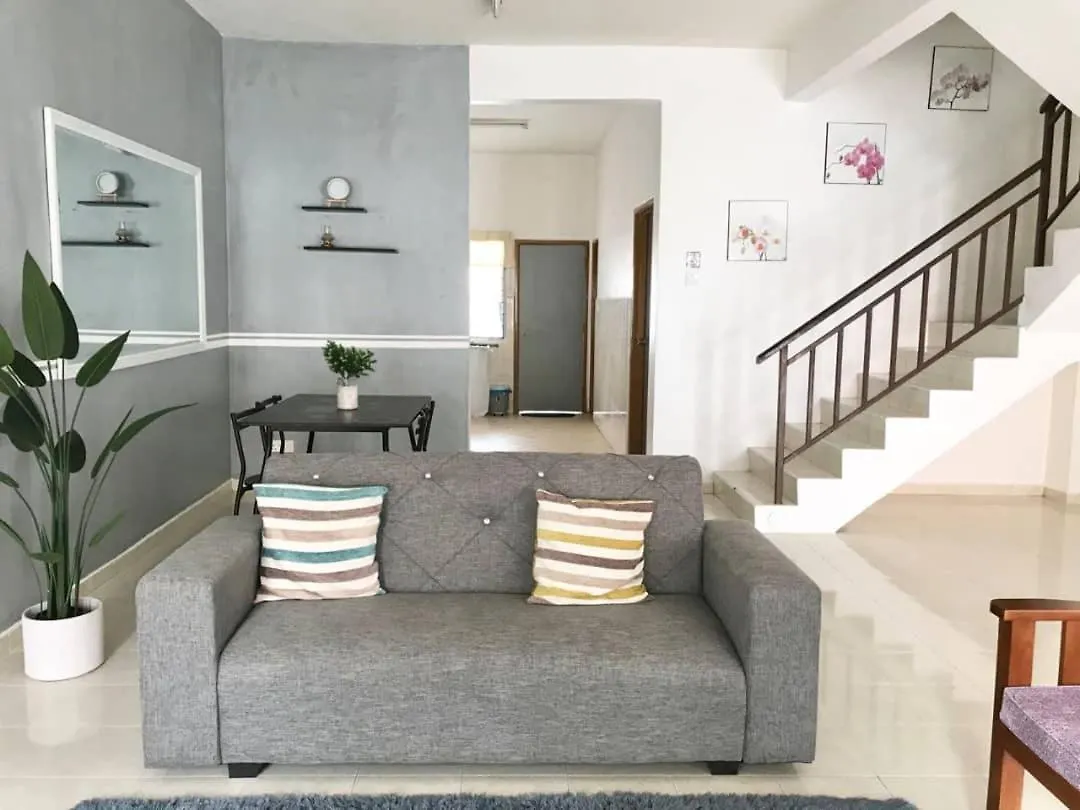 Feriehus Julia Homestay Taman Tasik Utama Mitc Malacca
